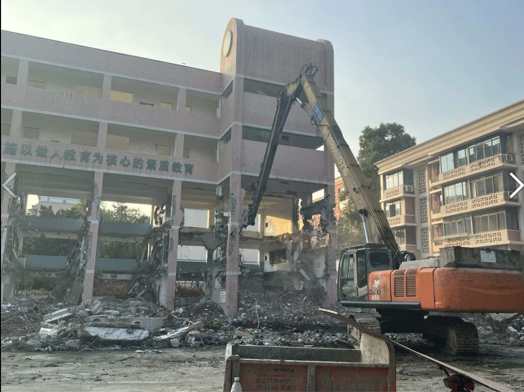 雷丁汽车集团四川野马汽车三大基地五个厂区改造升级工程拆除施工实景